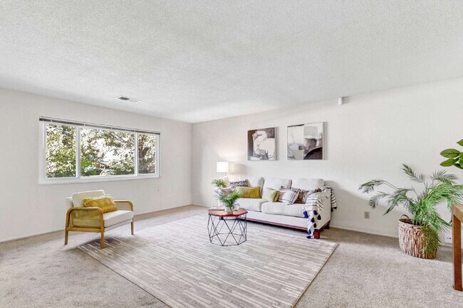 Building Photo - Classic Davis Manor Ranch — 3 Bed, 2 Bath with Covered Patio and Large Yard