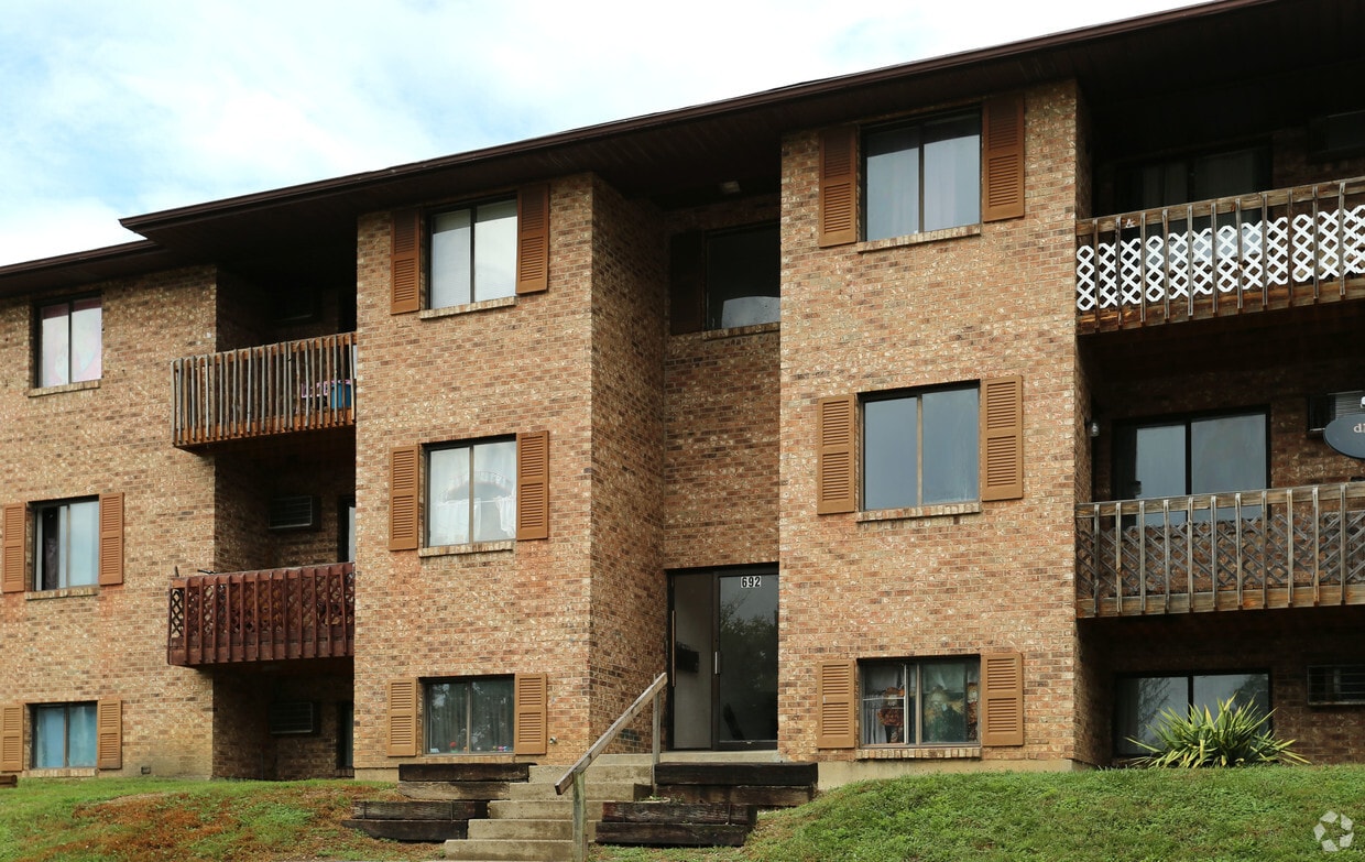 Building Photo - 692 Gordon Smith