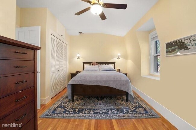 Building Photo - 1 br, 1 bath Condo - 191 Warren Ave 4 Unit 4