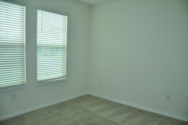 Foto del edificio - 16814 Oakboro St