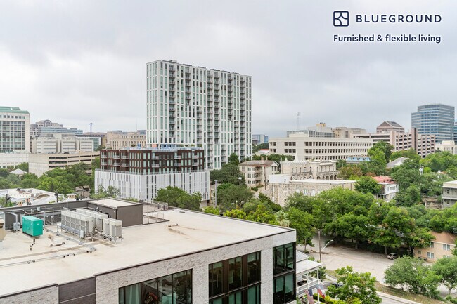 Building Photo - 615 W 7th St