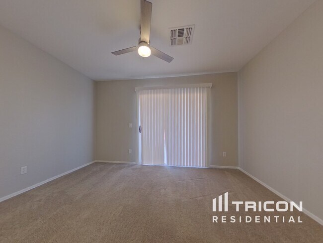 Foto del edificio - 20 N 220th Ln