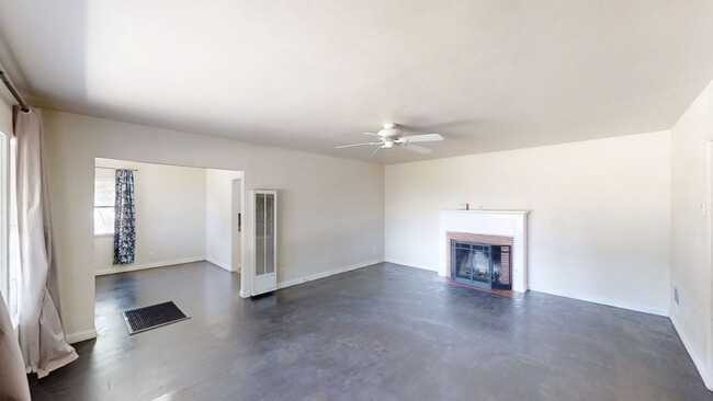 Building Photo - Large home in Yucaipa, Ca.