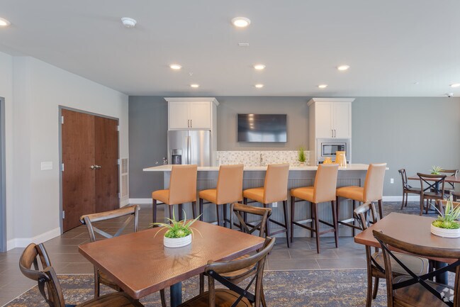 Interior Photo - One Glenn Place