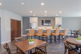 Interior Photo - One Glenn Place