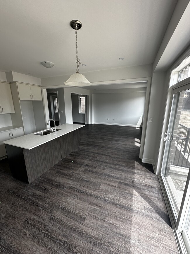 Building Photo - 34 Del Ray Cres