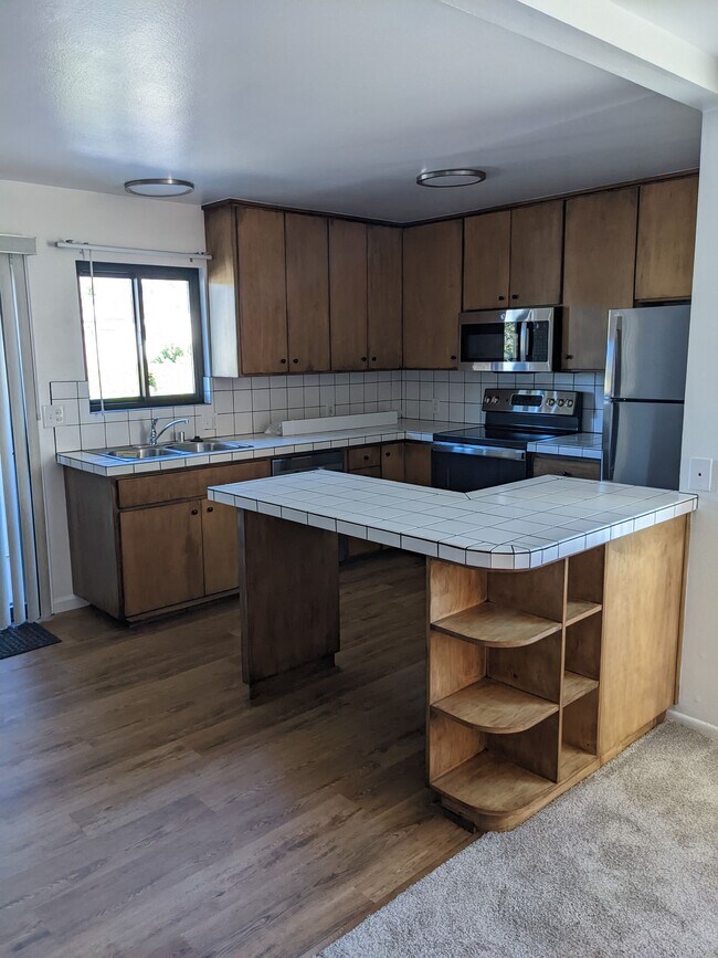 Large kitchen, new counter and appliances - 3010 State St
