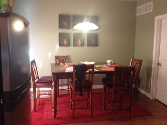 Kitchen - 700 Beech Ct