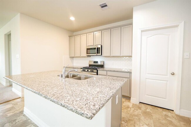 Building Photo - 40634 Guillemont Ln