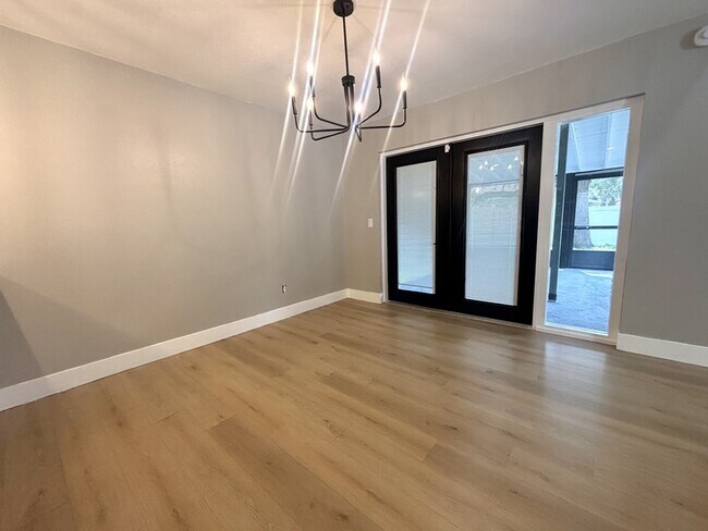 Foto del edificio - 640 Macduff Ln