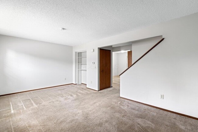 Building Photo - 1690 Watertower Dr