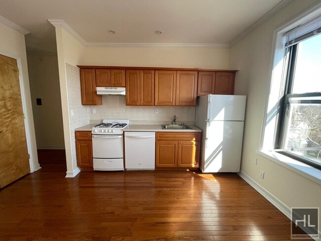 Building Photo - SUNNY AND LARGE  1 BEDROOM  OCEAN AVENUE/P...