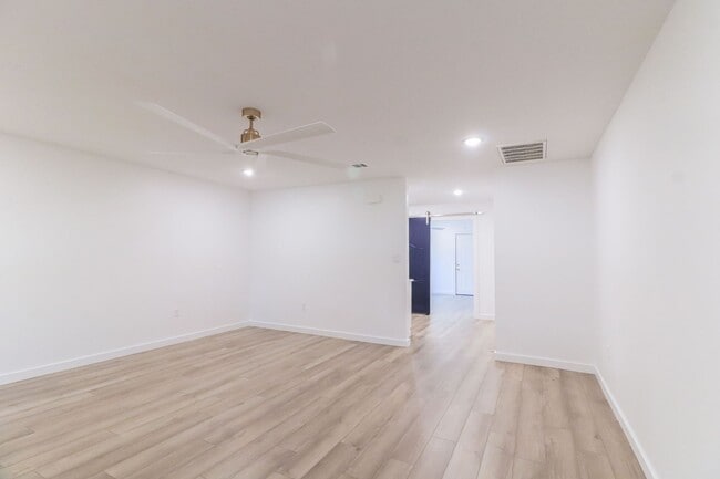 Building Photo - Luxury 1 Bedroom Downtown Jonesboro!