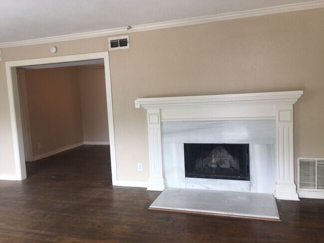 Foto del edificio - Beautiful Two Story in Prime Location!