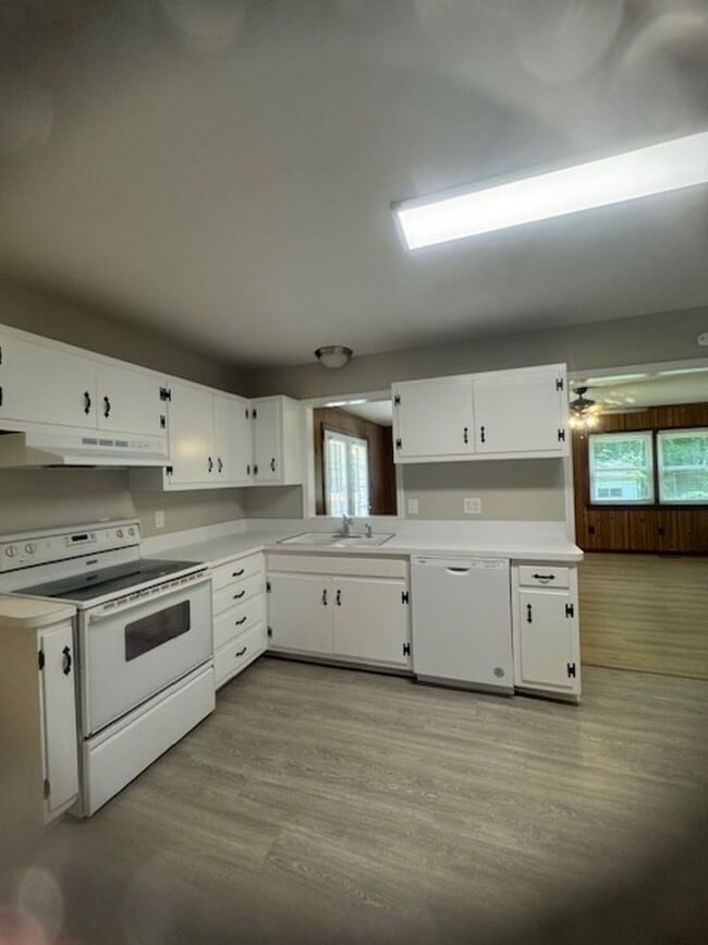 Photo - City. Eat. Shop. Repeat. Discover how fun ... House