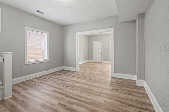 Building Photo - 1132 N Rural St