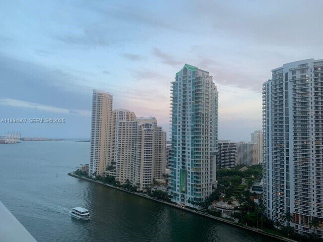 Foto del edificio - 300 S Biscayne Blvd