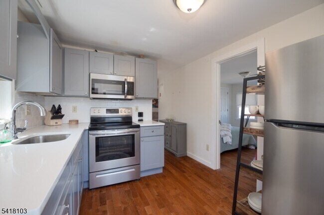 Foto del edificio - 108 N Gaston Ave