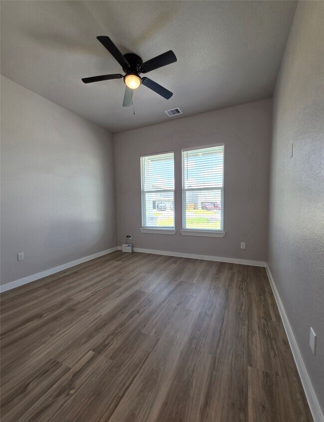 Building Photo - 727 Rd 5714