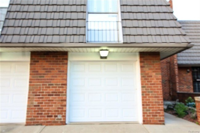 Foto del edificio - 2166 Bryanston Crescent St