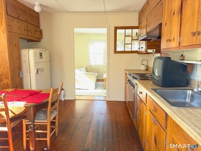 Foto del edificio - 45 Lakeside Dr