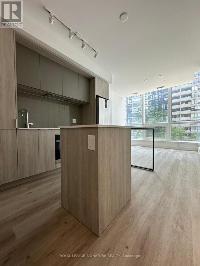 Photo du bâtiment - 395 Square One Dr