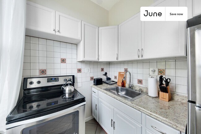 Building Photo - 421 36th St