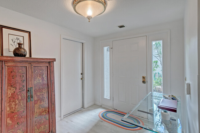 Building Photo - 3940 Back Bay Dr