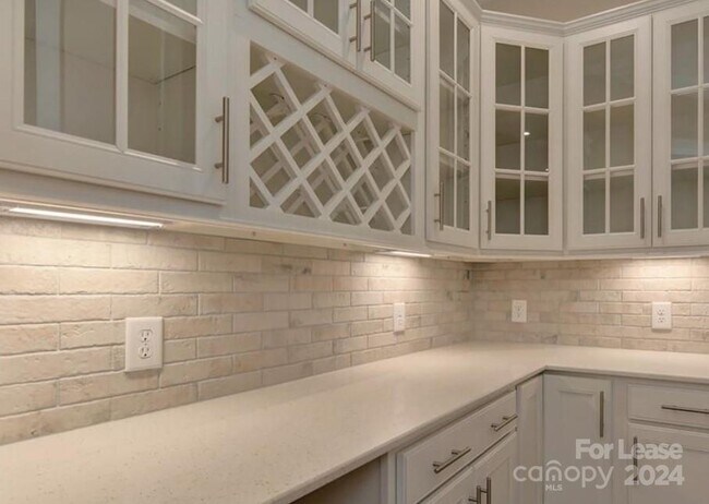 Building Photo - 6214 Majesty Ct