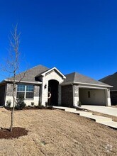 Building Photo - 528 Redbud Dr