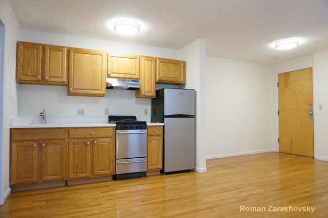 Building Photo - Amazing 1 Bedroom in Mission Hill!