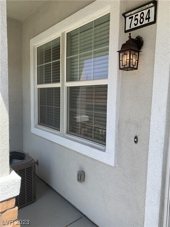 Foto del edificio - 7584 Nicklin St