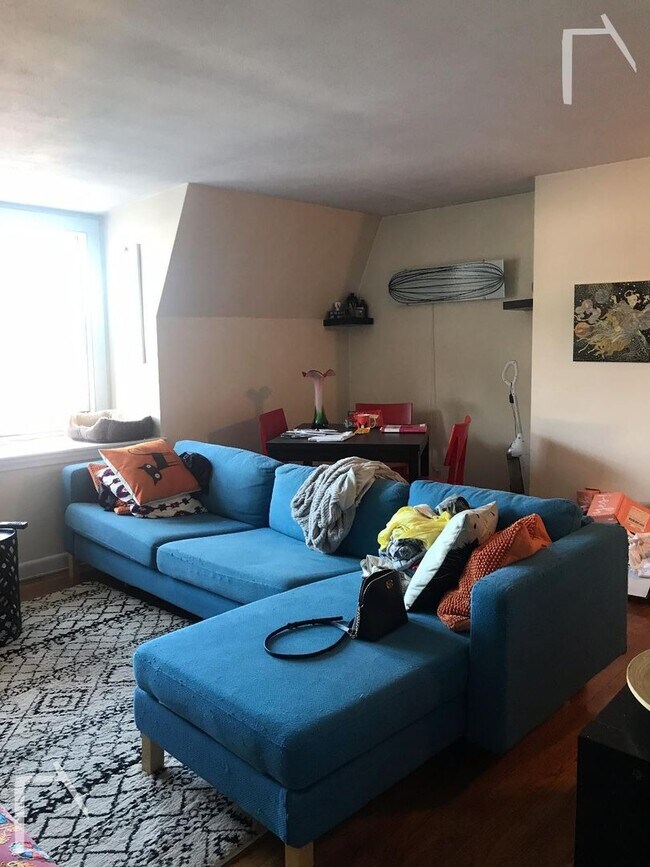 Building Photo - Nice, Sunny, and Affordable updated Beacon...