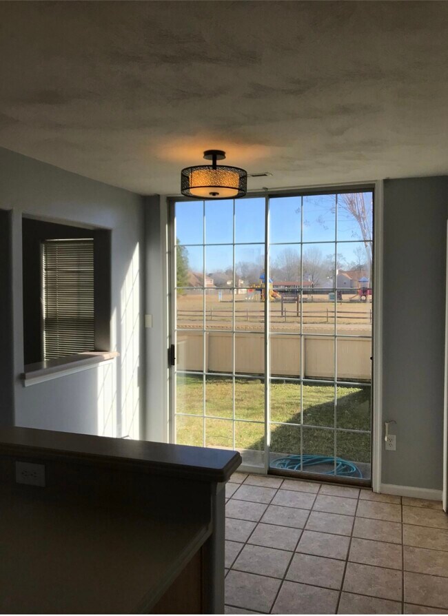 Building Photo - 2917 Big Bend Dr