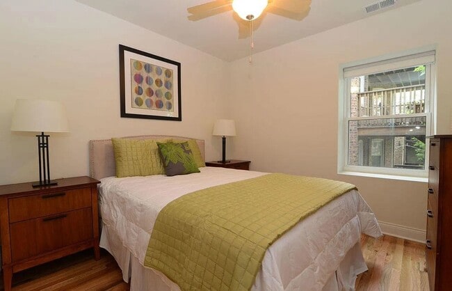 Foto del edificio - 4520 N Beacon St