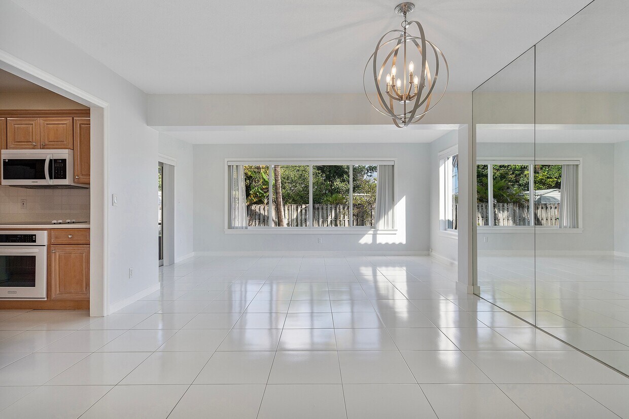 Photo - 2475 NE 214th St (Miami, FL)