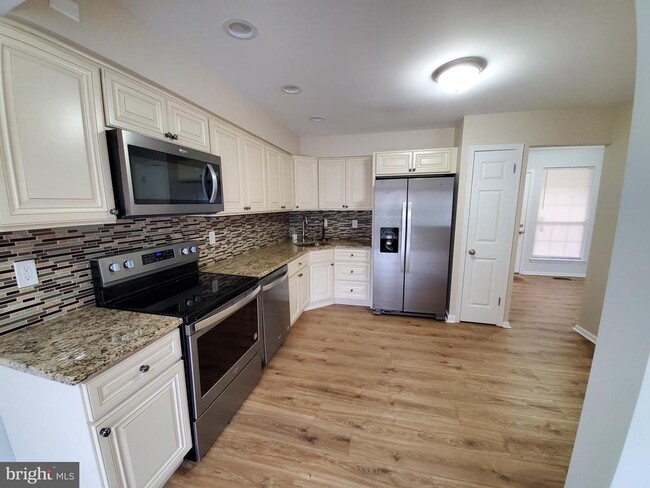 Building Photo - 1722 McNelis Dr