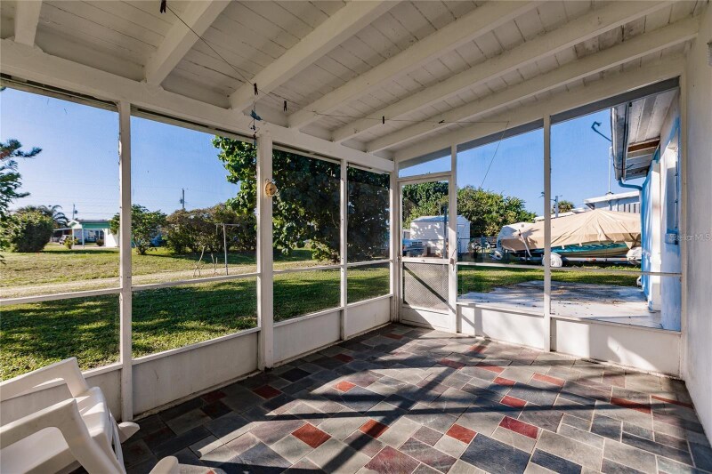 Foto del edificio - 21307 Gladis Ave