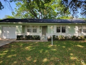 Building Photo - 2025 Mountainview Dr