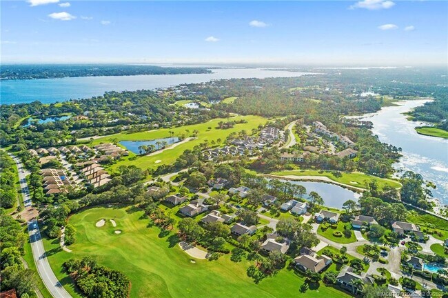 Foto del edificio - 2108 NW Greenbriar Ln