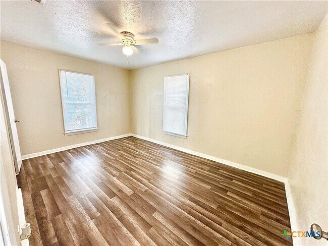 Foto del edificio - 719 Norris Ave