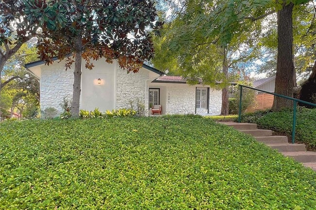 Building Photo - 7401 Whispering Oaks Dr