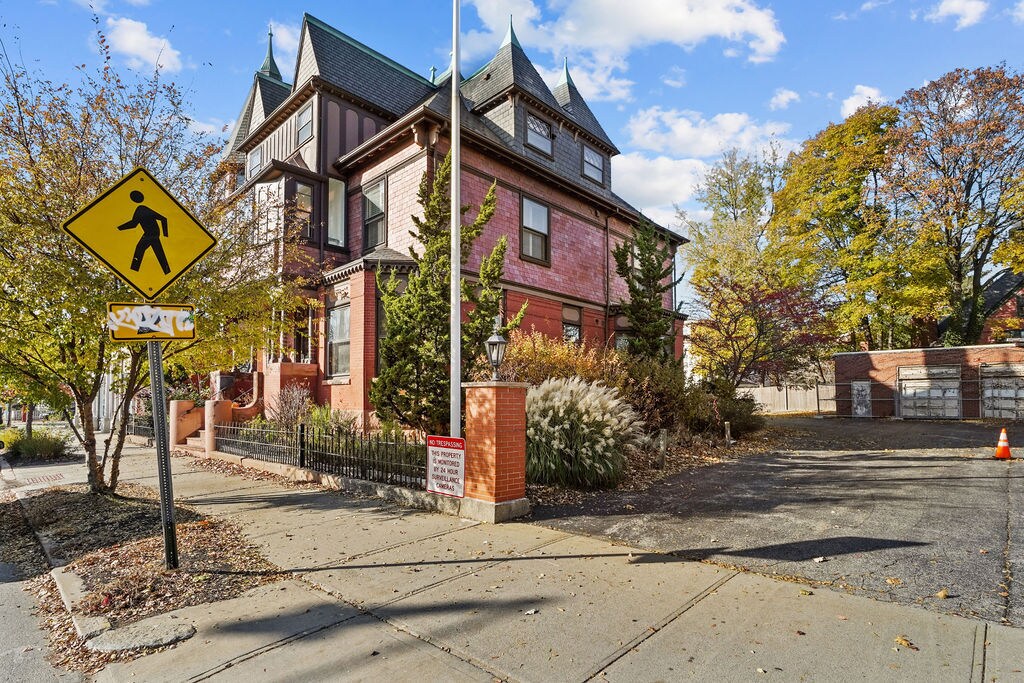 Primary Photo - 1447 Westminster St
