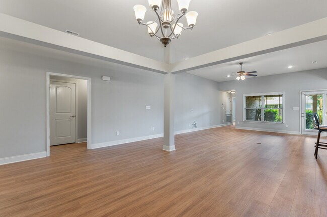 Foto del edificio - 323 Harbor Glen Dr SW