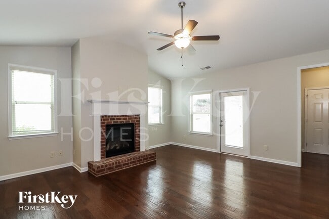 Foto del edificio - 286 S Village Square