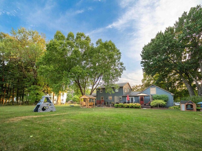 Foto del edificio - Spacious 3BR/2.5BA Family Home with Fenced...