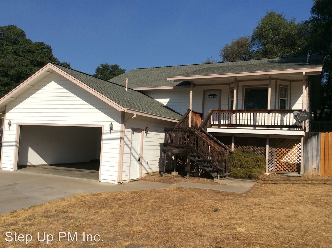 Primary Photo - 19468 Hillsdale Dr