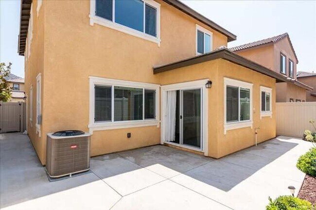 Building Photo - 264 Oberlander Way