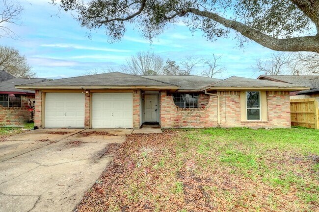 Foto del edificio - 7206 Yellow Pine Dr