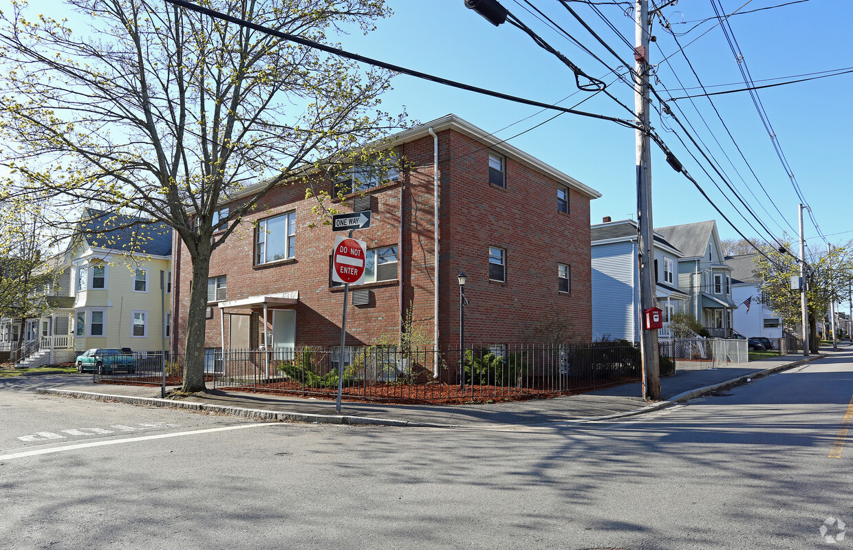 156158 Ash St, Waltham, MA 02453 Apartments at 156158 Ash St